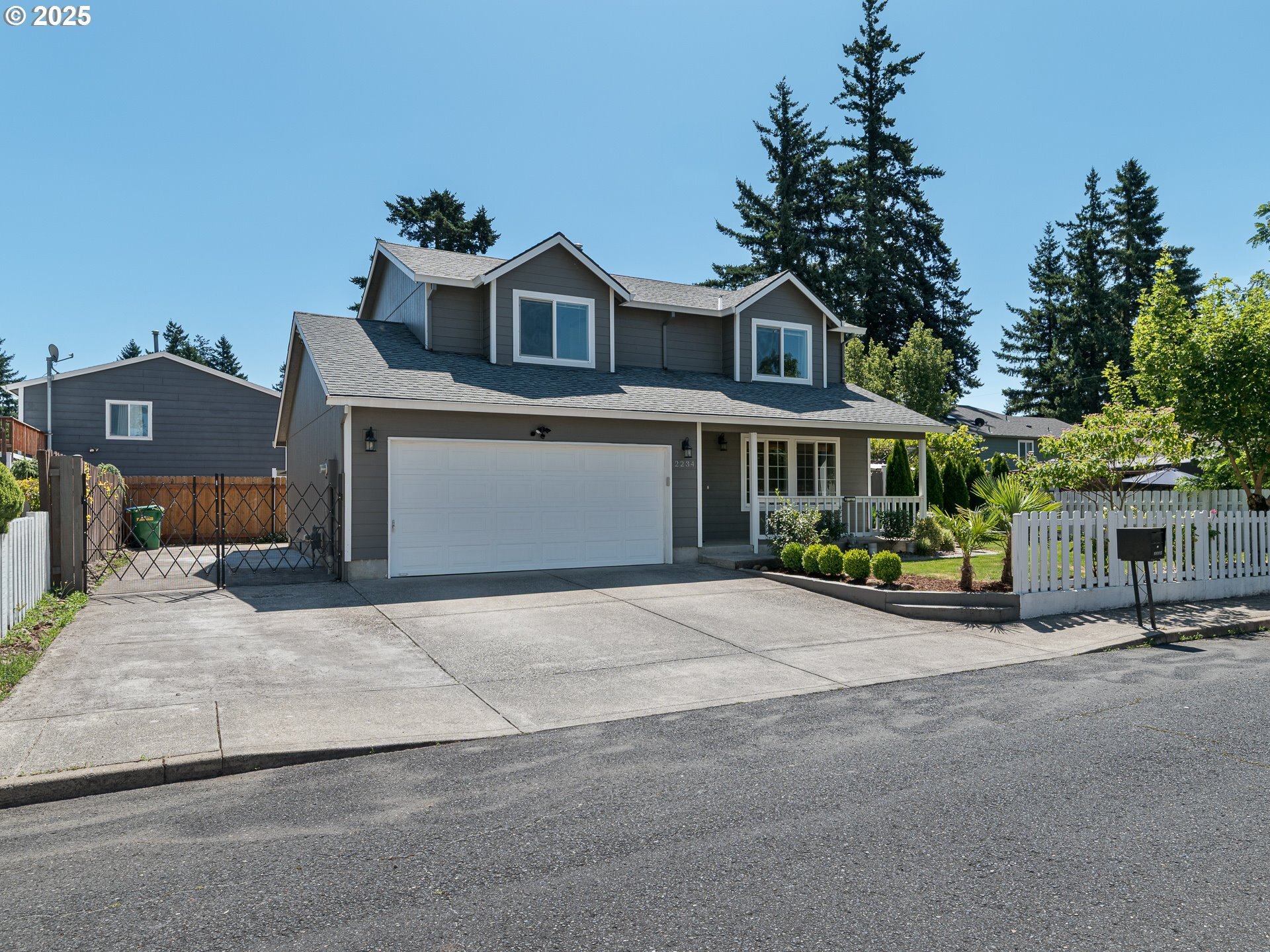Property Photo: 2234 SE 131st Pl OR 97233