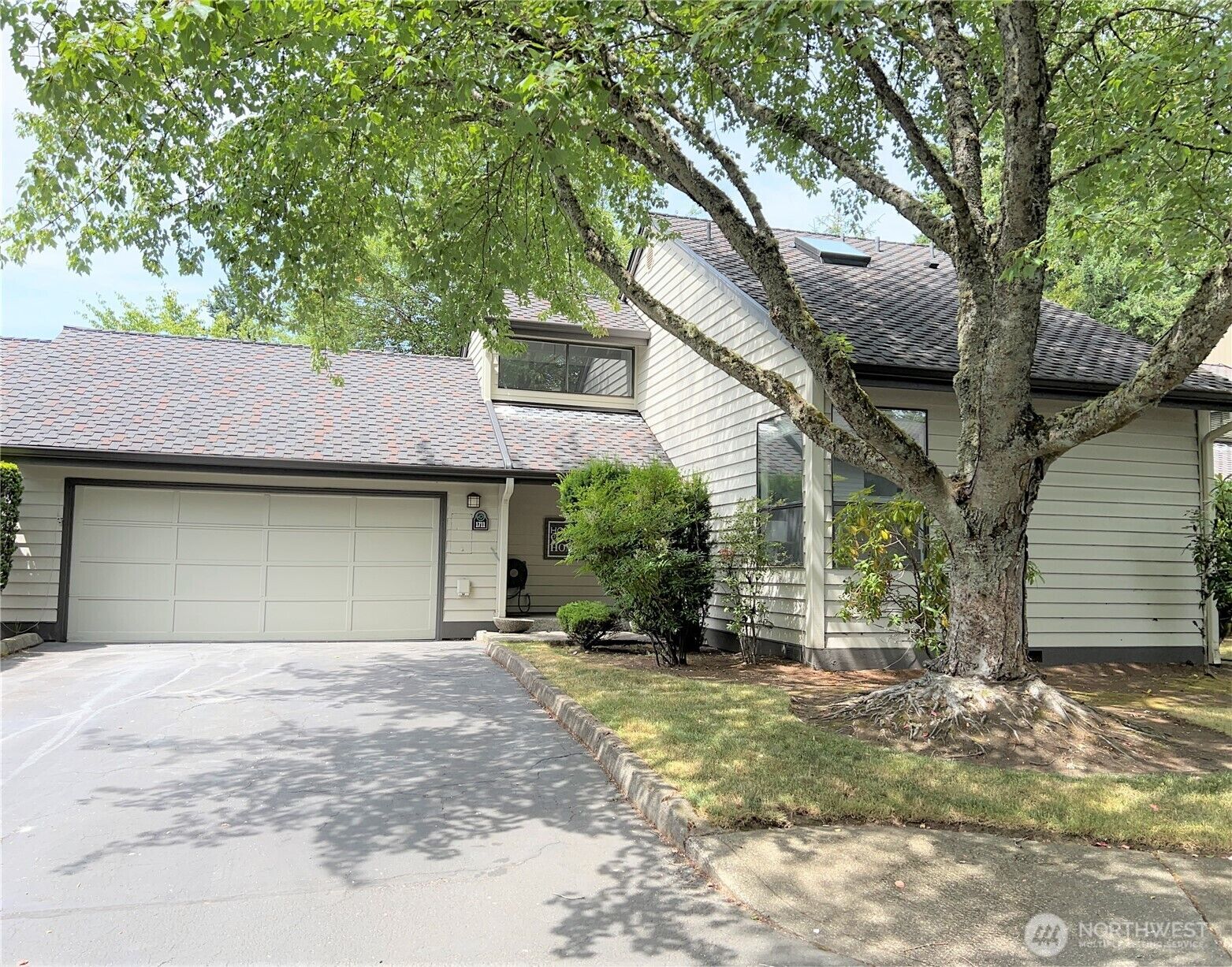 Property Photo:  1711  159th Pl NE 29  WA 98008 