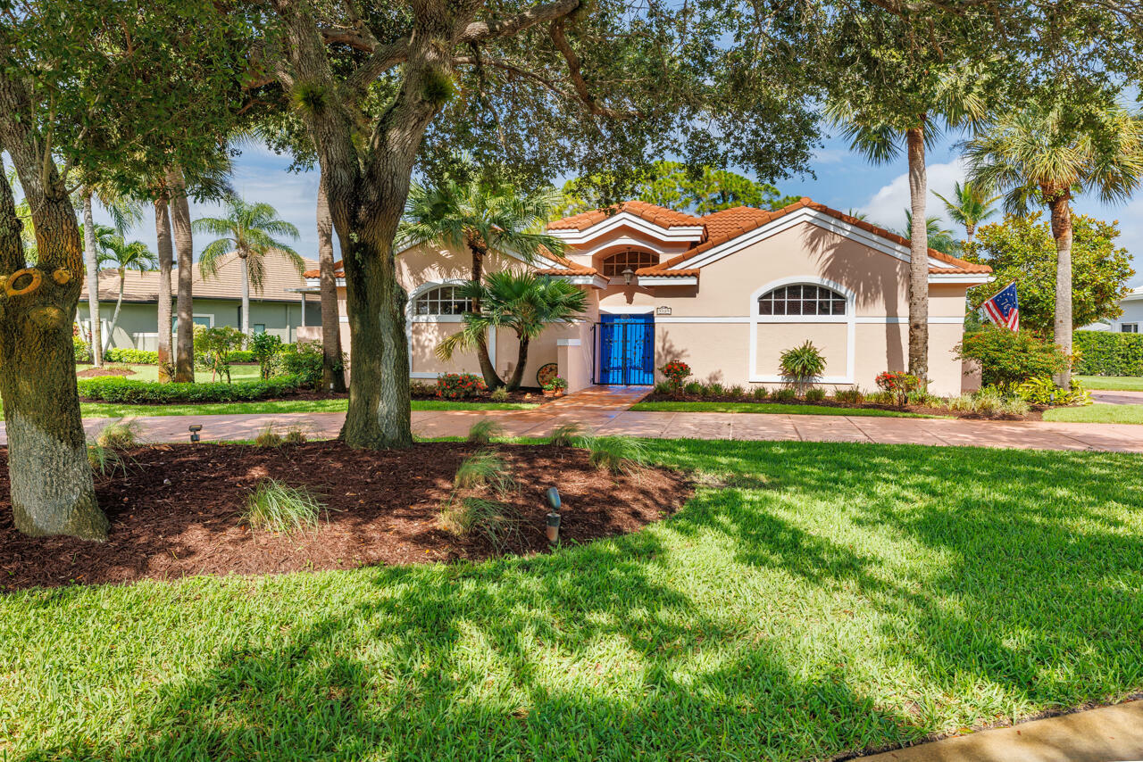 Property Photo:  5129 SE Lost Lake Way  FL 33455 
