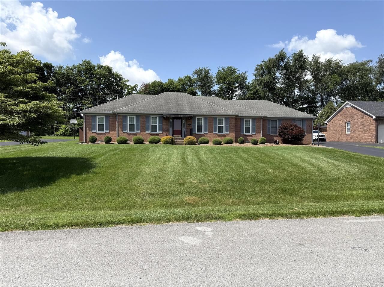 Property Photo: 1327 Fleenor Way KY 42104