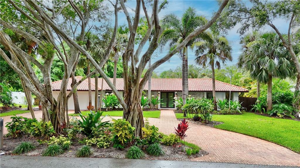 4 Copaire Drive  Sewalls Point FL 34996 photo