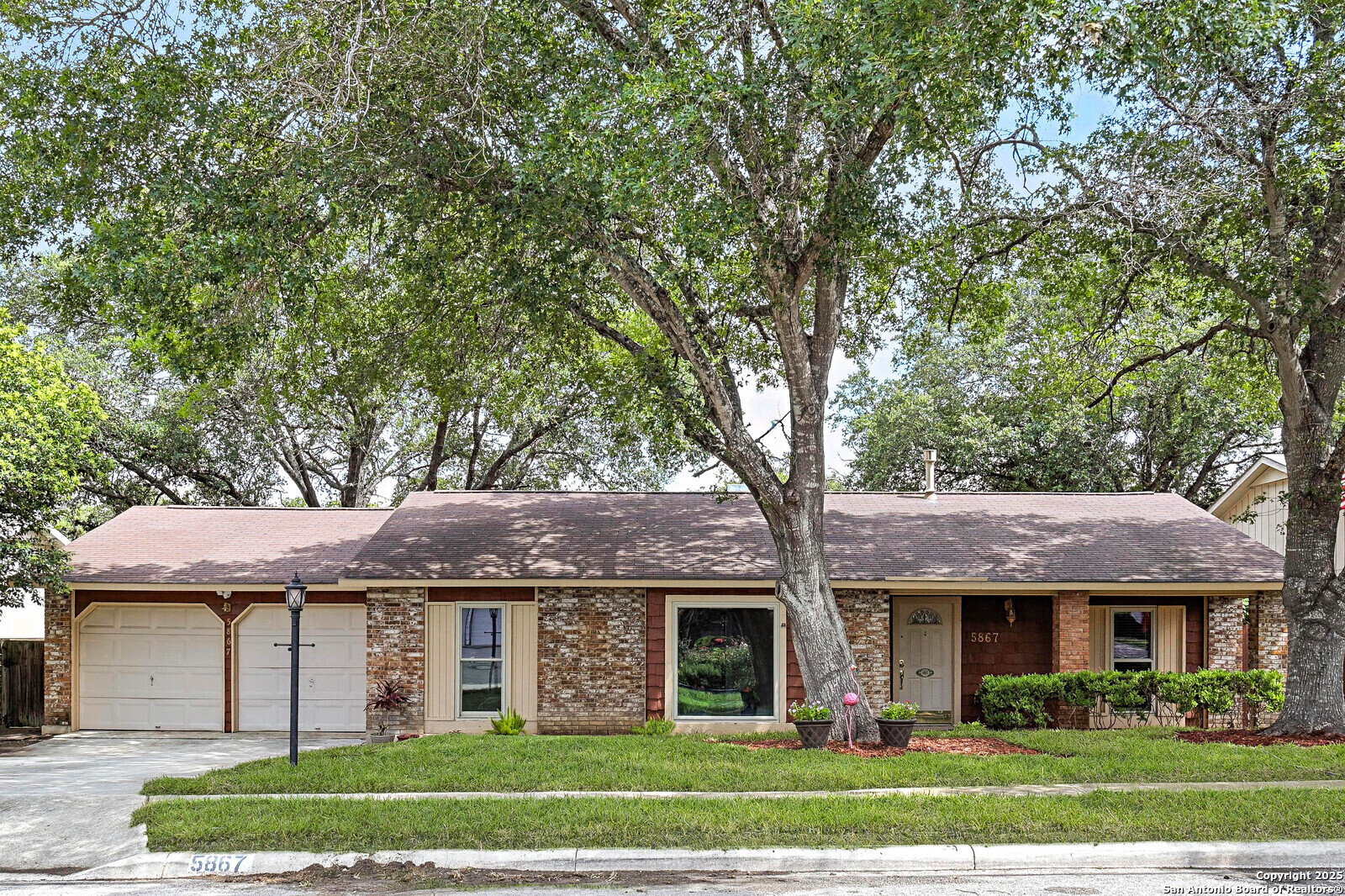 Property Photo: 5867 Oak Run TX 78247