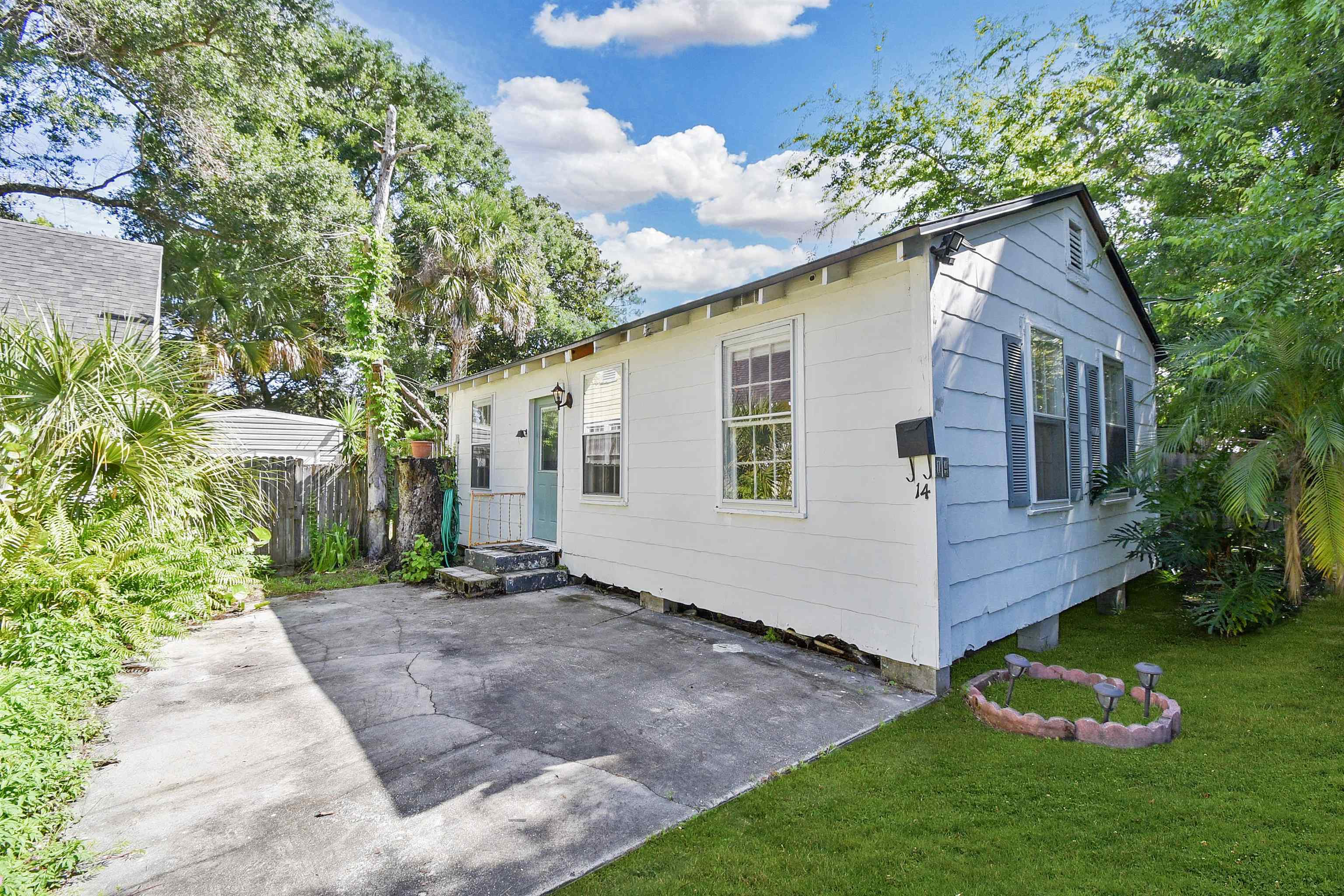 Property Photo: 14 Rio Vista Ave FL 32084