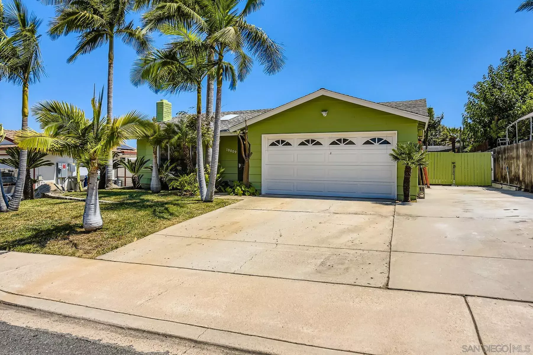 Property Photo:  10009 Woodglen Vista Dr  CA 92071 
