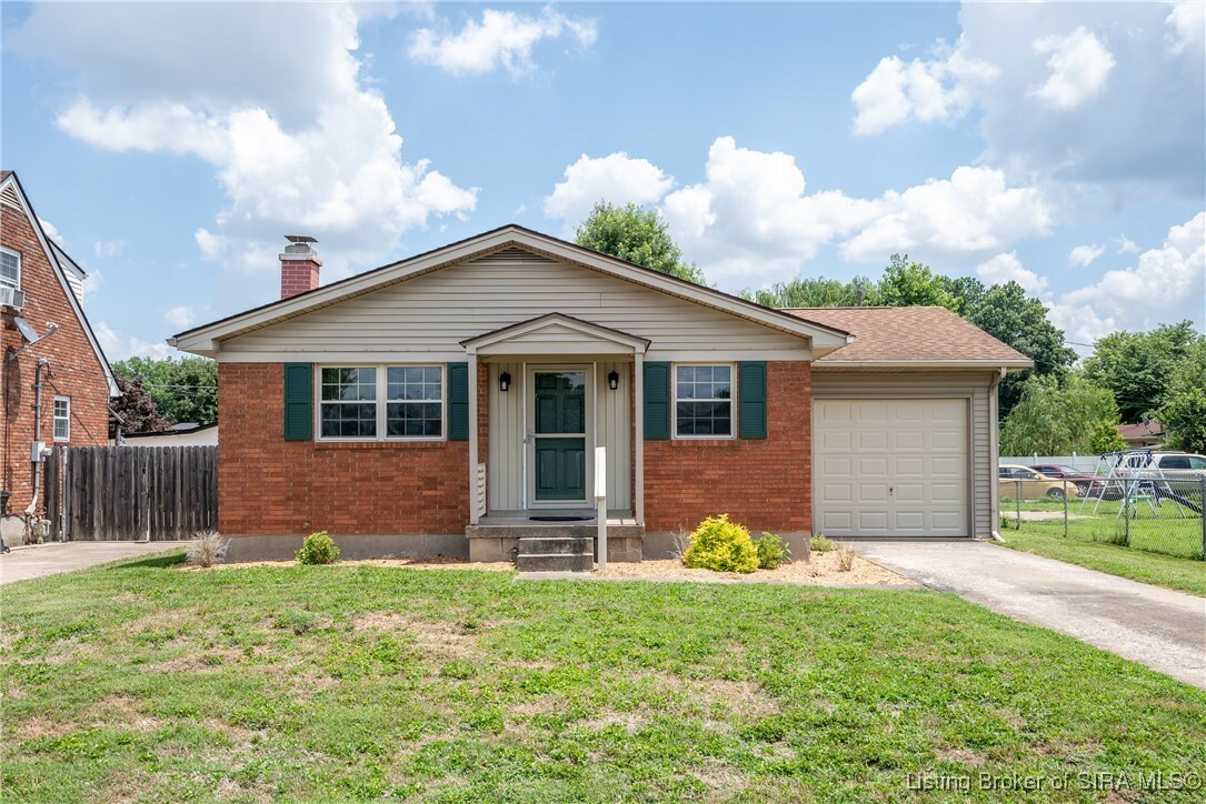 Property Photo: 1002 Mayfair Avenue IN 47129