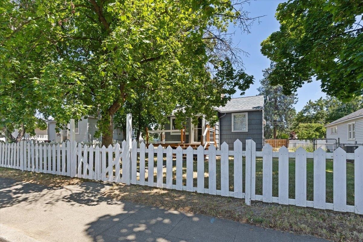 Property Photo: 3614 N Madison St WA 99205