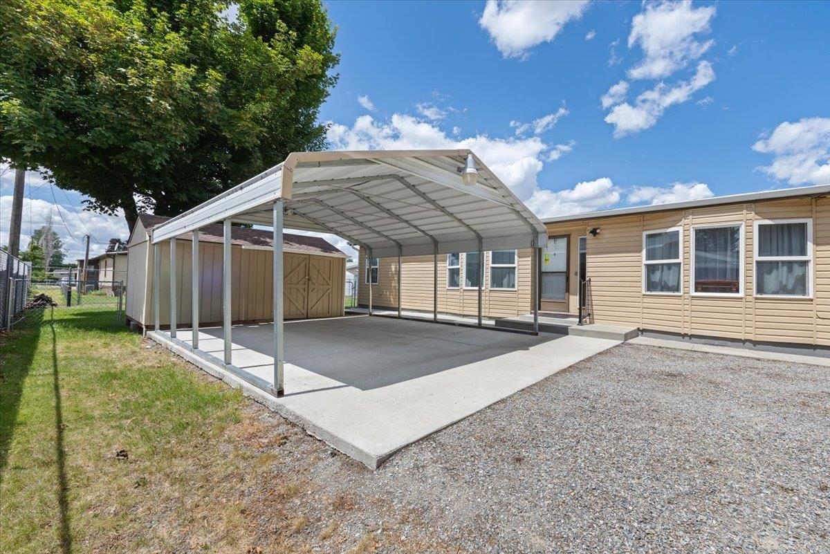 Property Photo: 220 S Bell St WA 99016