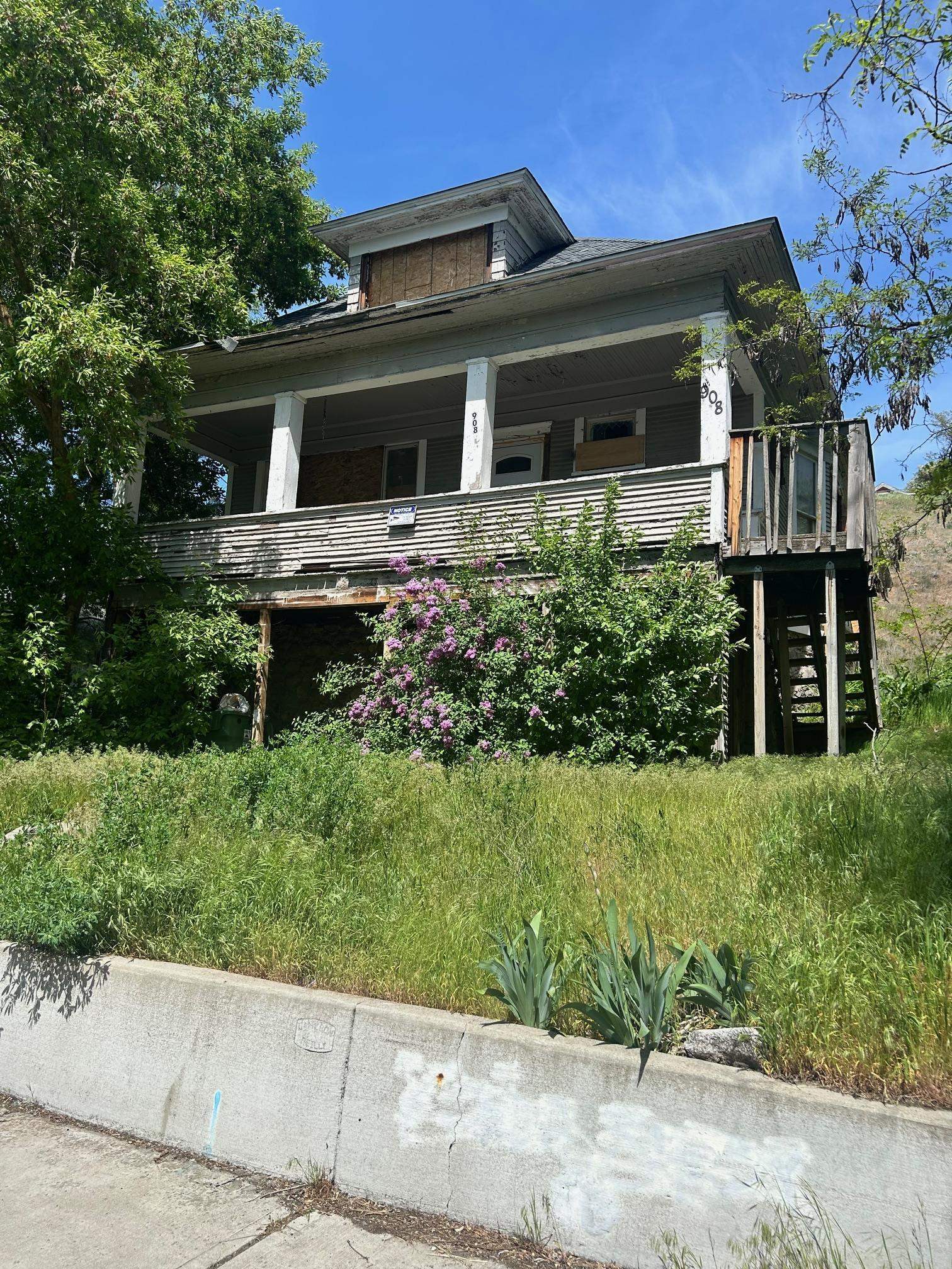 908 W Cora Ave  Spokane WA 99205 photo