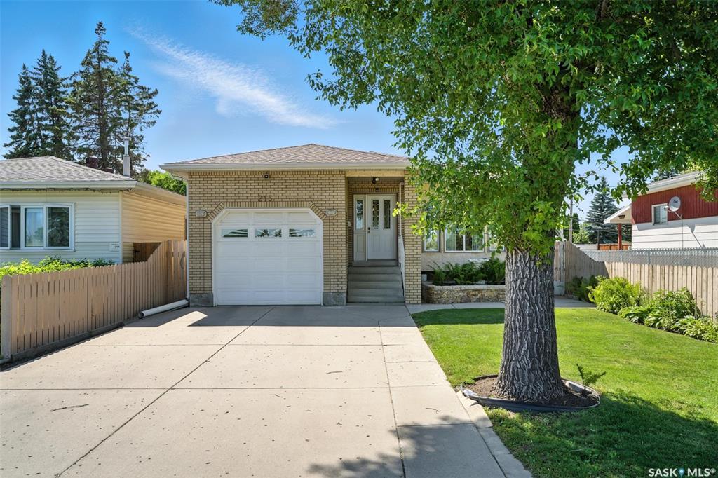 Property Photo: 215 P Avenue N SK S7L 2V6