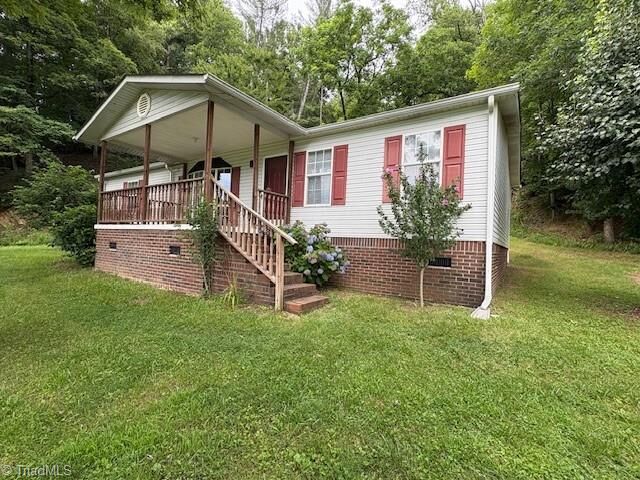 Property Photo:  884 N Old Nc Highway 16  NC 28651 