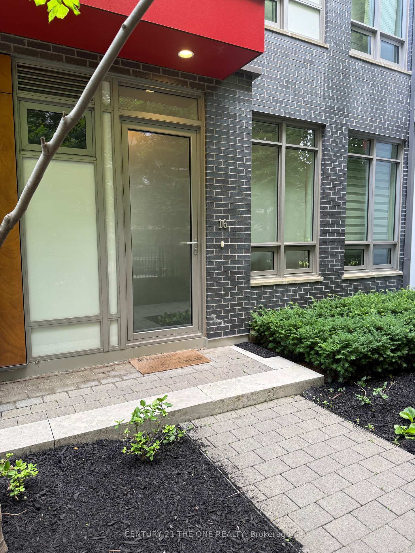 Property Photo:  88 Sheppard Avenue E Th 16  ON M2N 0G9 