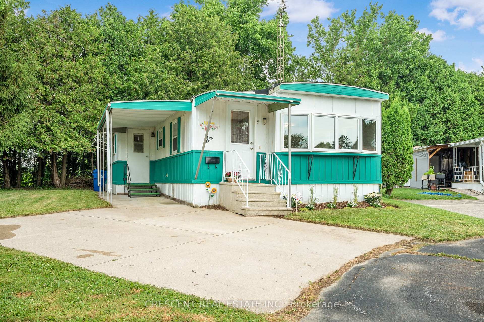 Property Photo: 22220 Charing Cross Road 6 ON N7M 5V8