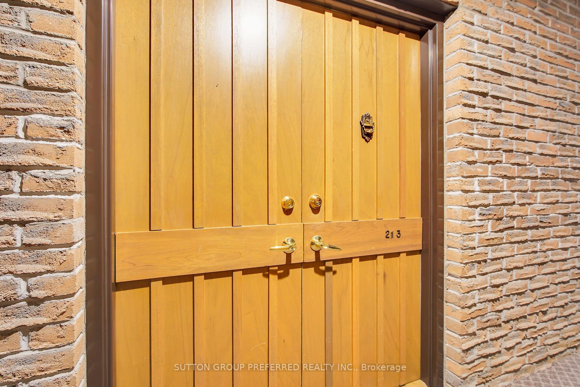 Property Photo: 300 Everglade Crescent 213 ON N6H 4P8