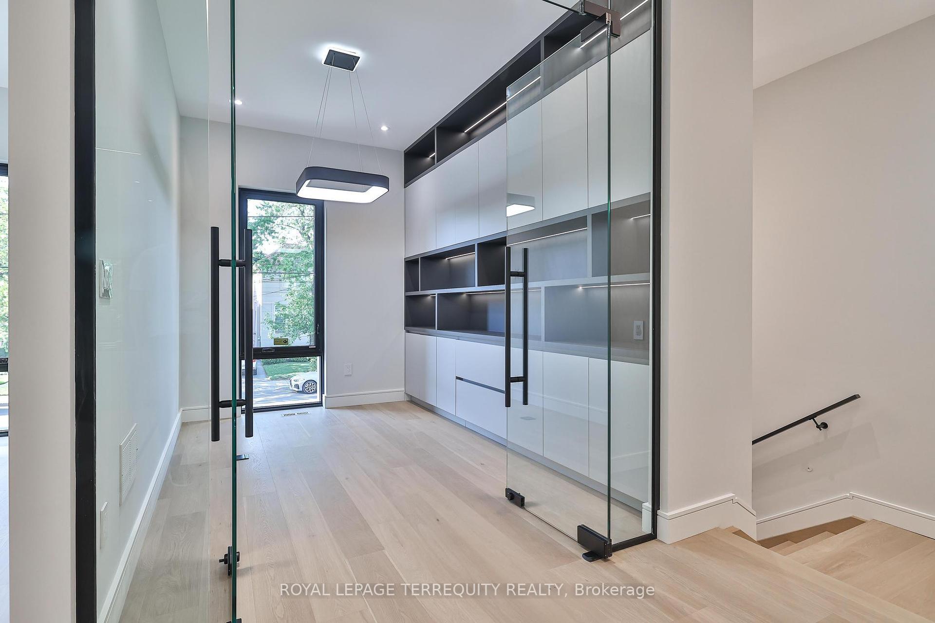 Property Photo: 741 Woburn Avenue ON M5M 1M2
