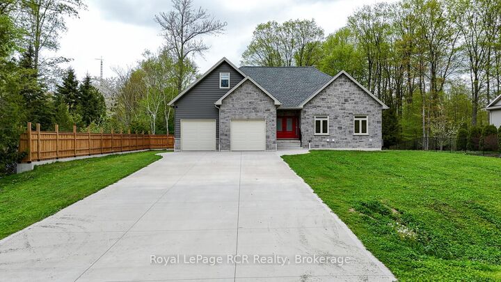 Property Photo:  10 Frederick Street E  ON N0H 2G0 