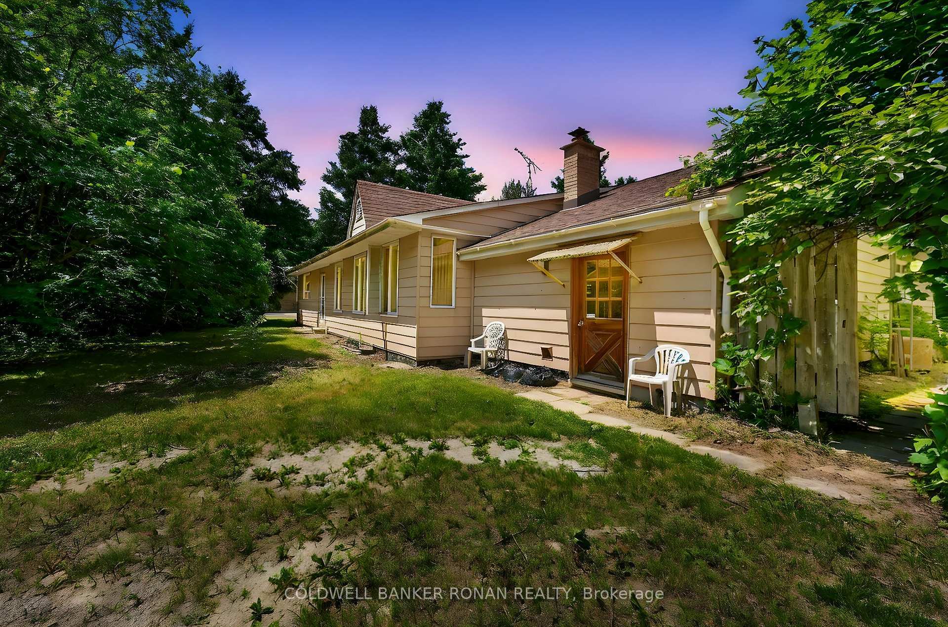 Property Photo: 388055 Mono Center Road ON L9W 6V8