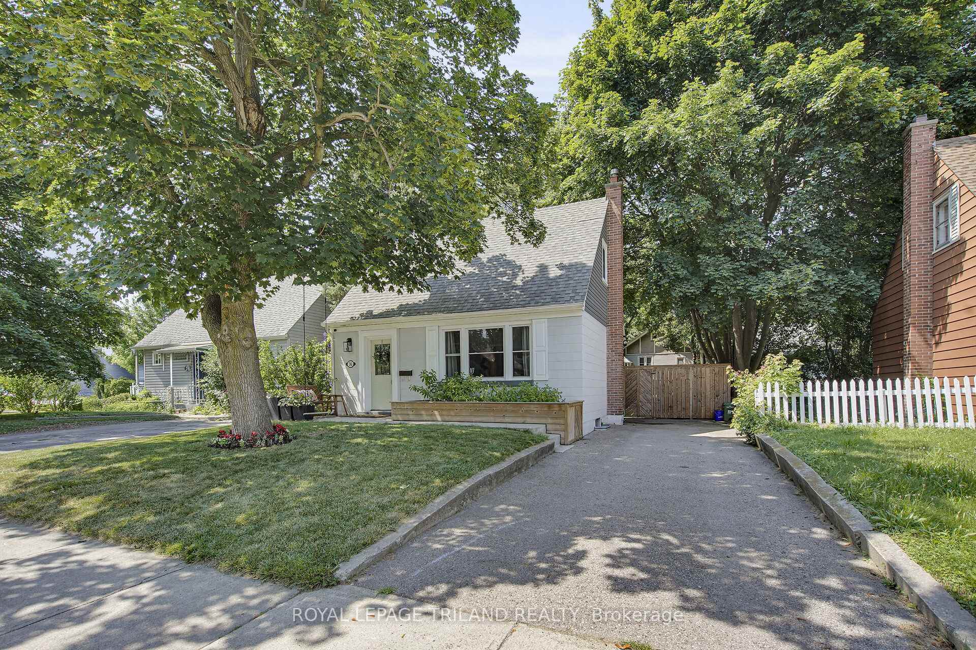 Property Photo: 76 Apeldoorn Crescent ON N5Y 2B8