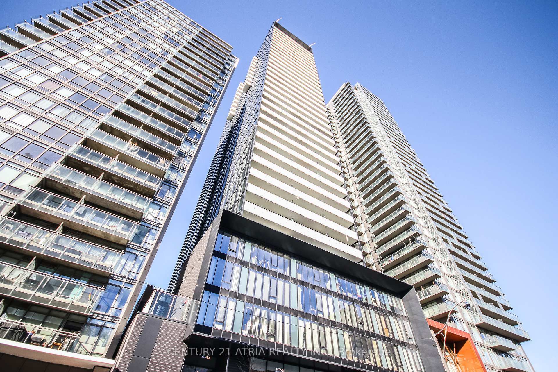 Property Photo: 28 Wellesley Street E 2310 ON M4Y 0C4