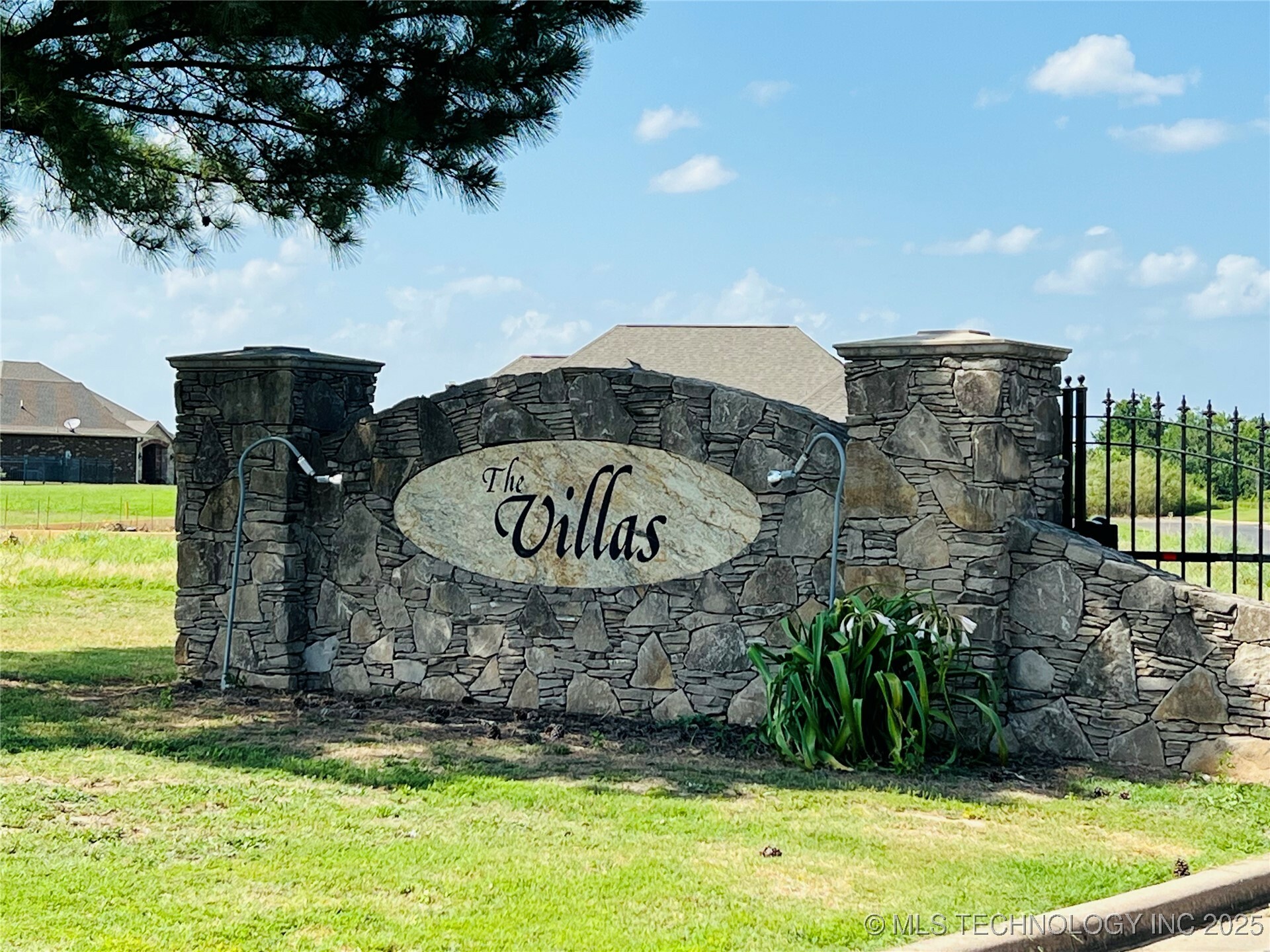 Property Photo: 1112 Cobblestone Circle OK 74403
