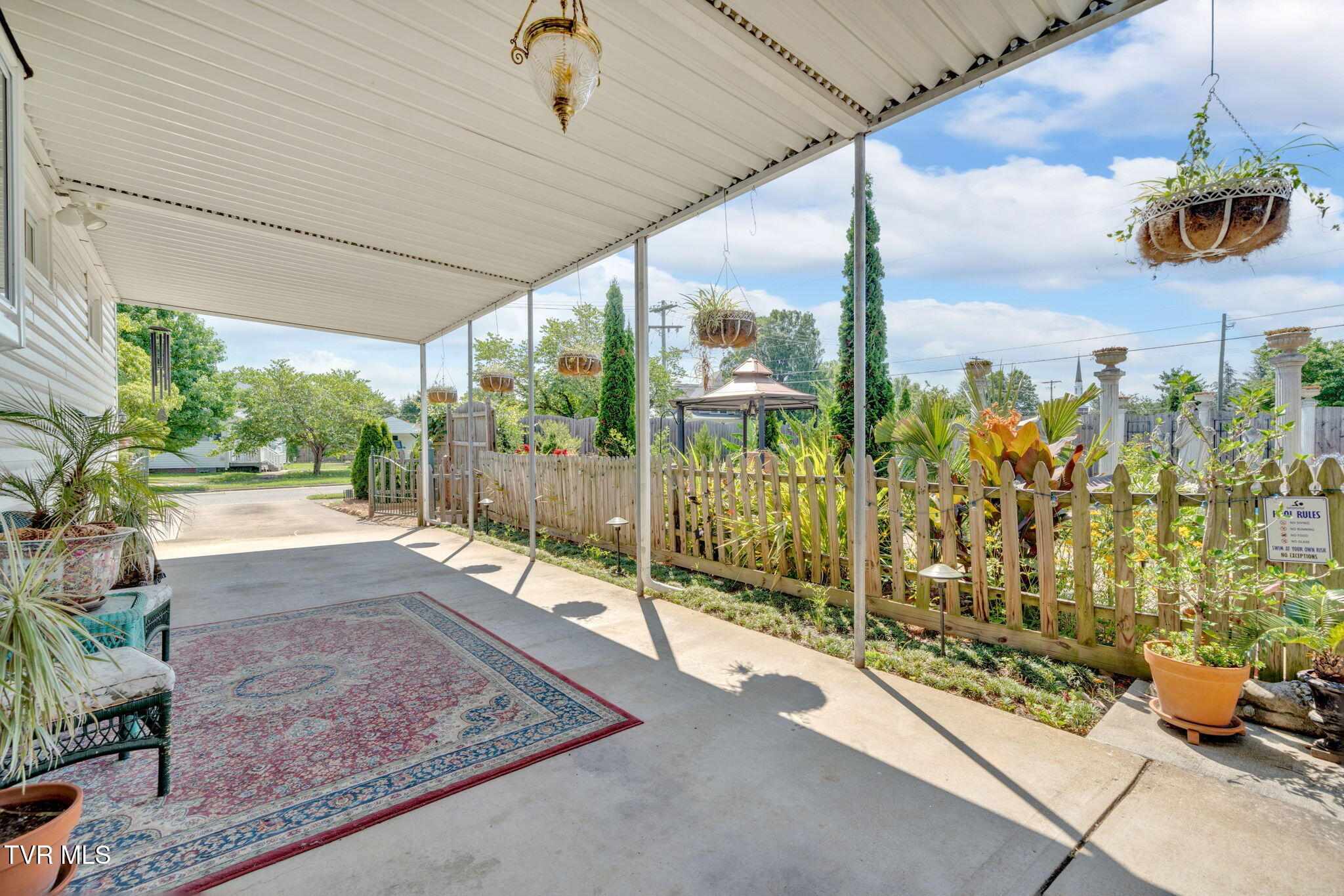 Property Photo: 201 West Wanola Avenue TN 37660