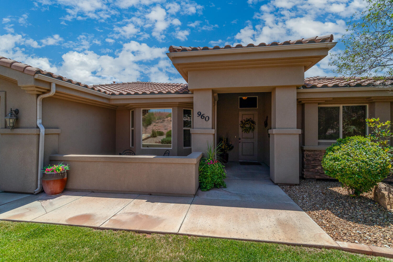 Property Photo: 960 Catalpa Dr UT 84780