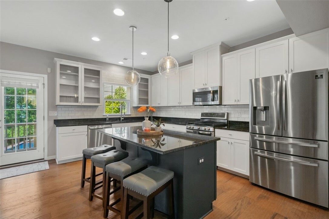 Property Photo: 1004 Pointe View Dr PA 16046