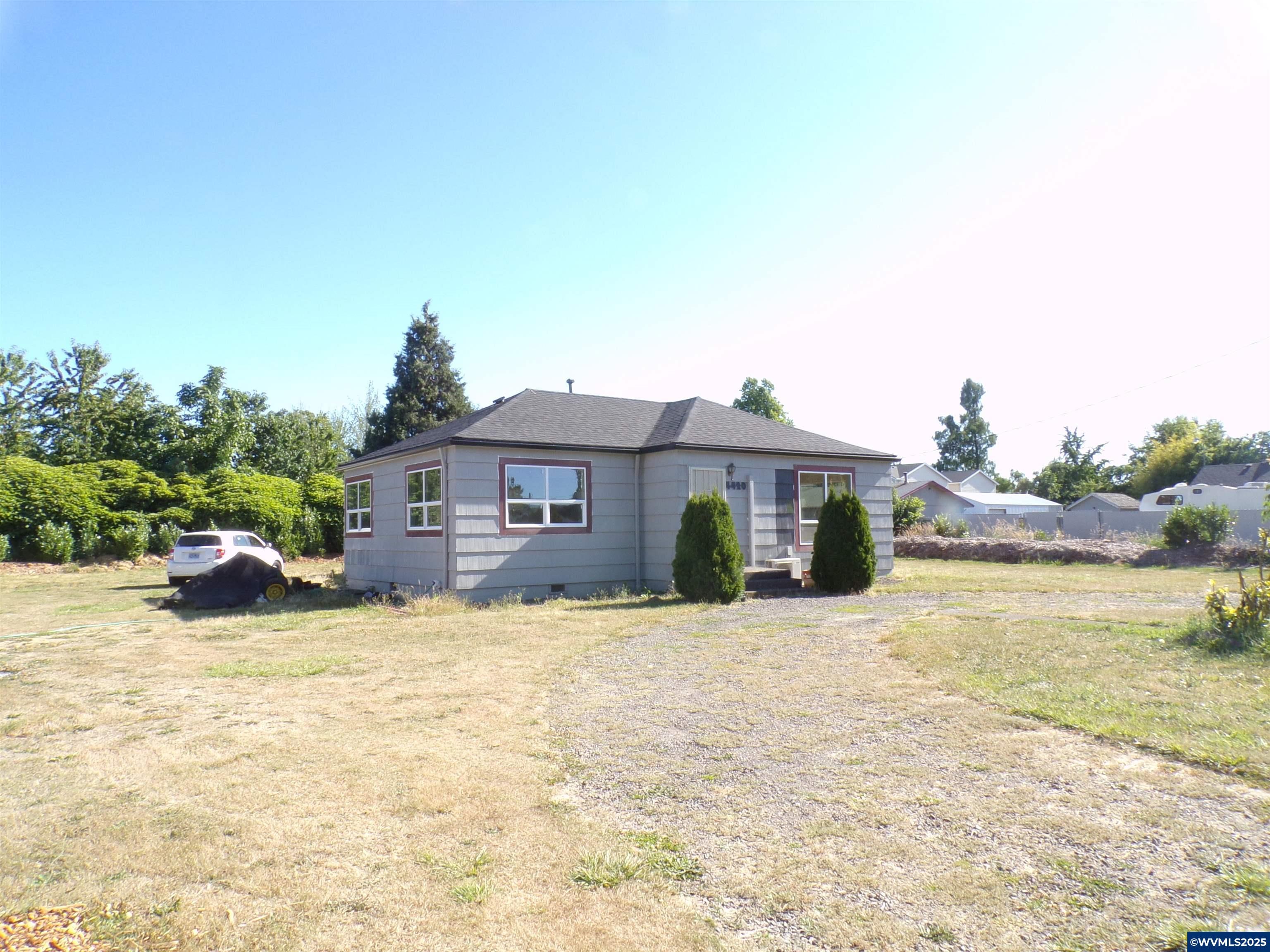 Property Photo: 4420 Macleay Rd SE OR 97317