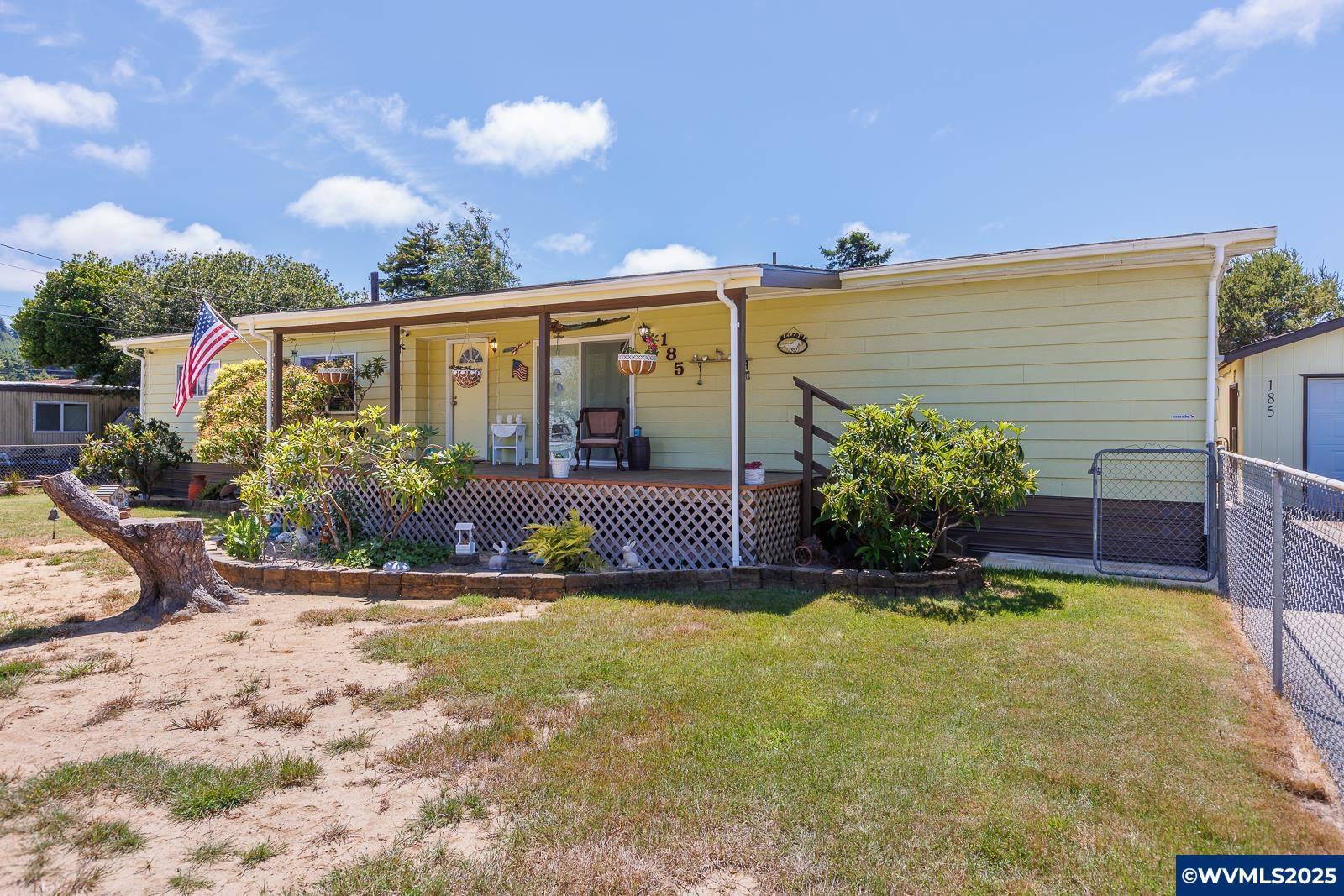 Property Photo: 185 N 6th St OR 97449