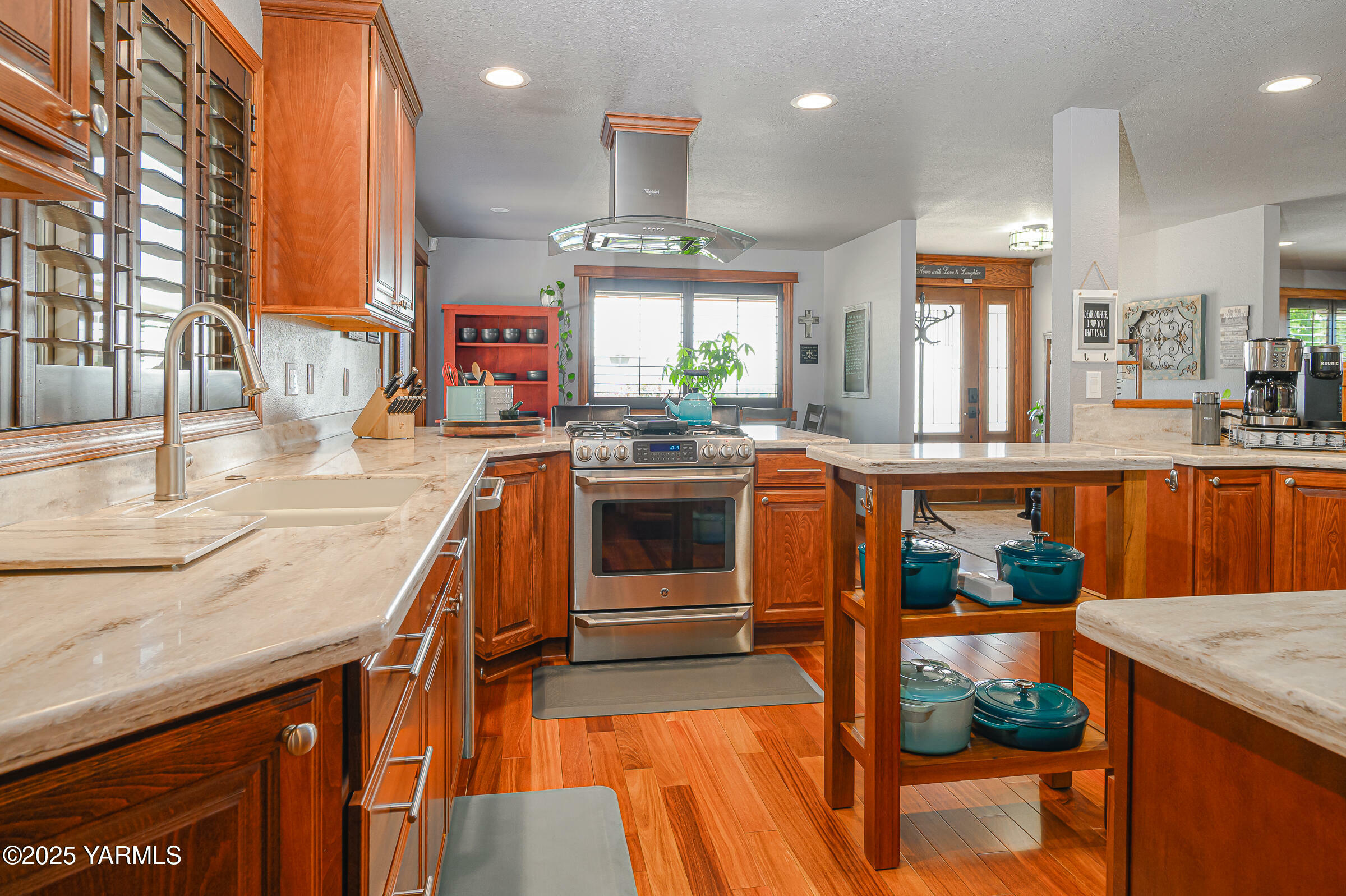 Property Photo: 506 N 62nd Ave WA 98908