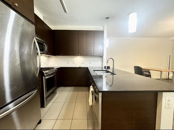 Property Photo:  7362 Elmbridge Way 1X1  BC V6X 0A6 