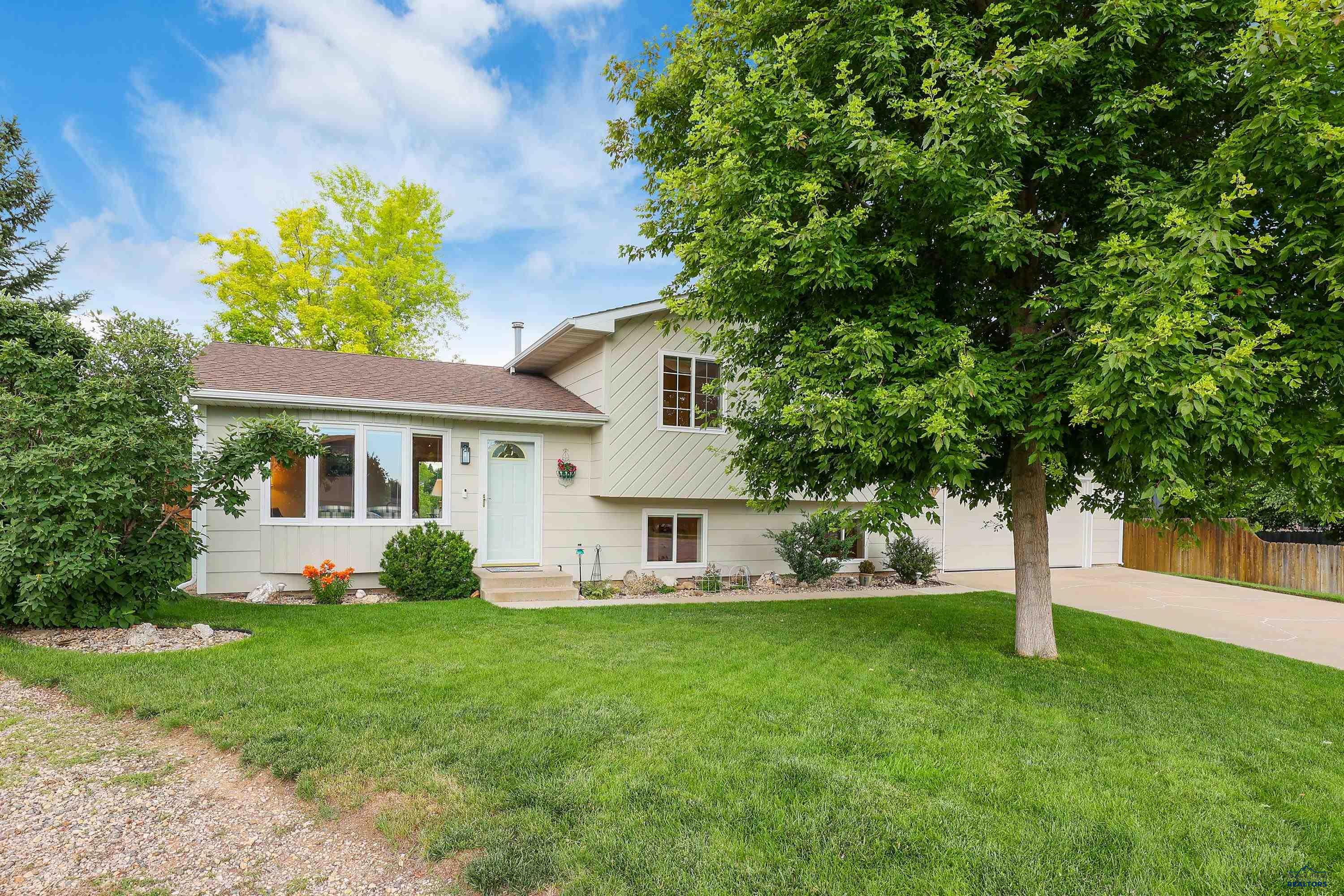 Property Photo: 2831 Minnewasta Pl SD 57702