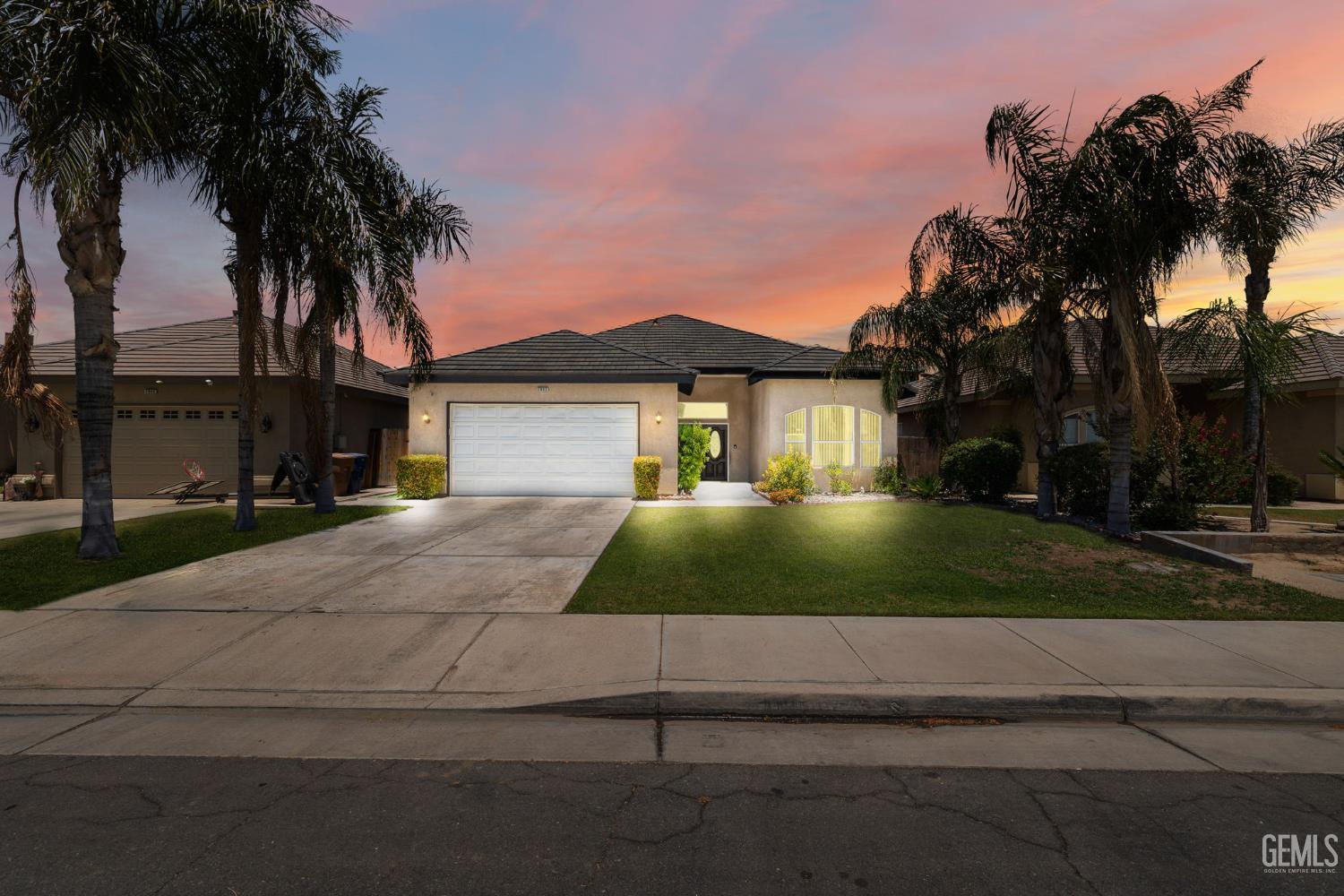 Property Photo:  2802 Silver Shore Lane  CA 93313 