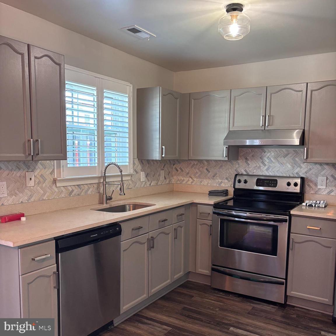 Property Photo: 6006 S Hil Mar Circle MD 20747