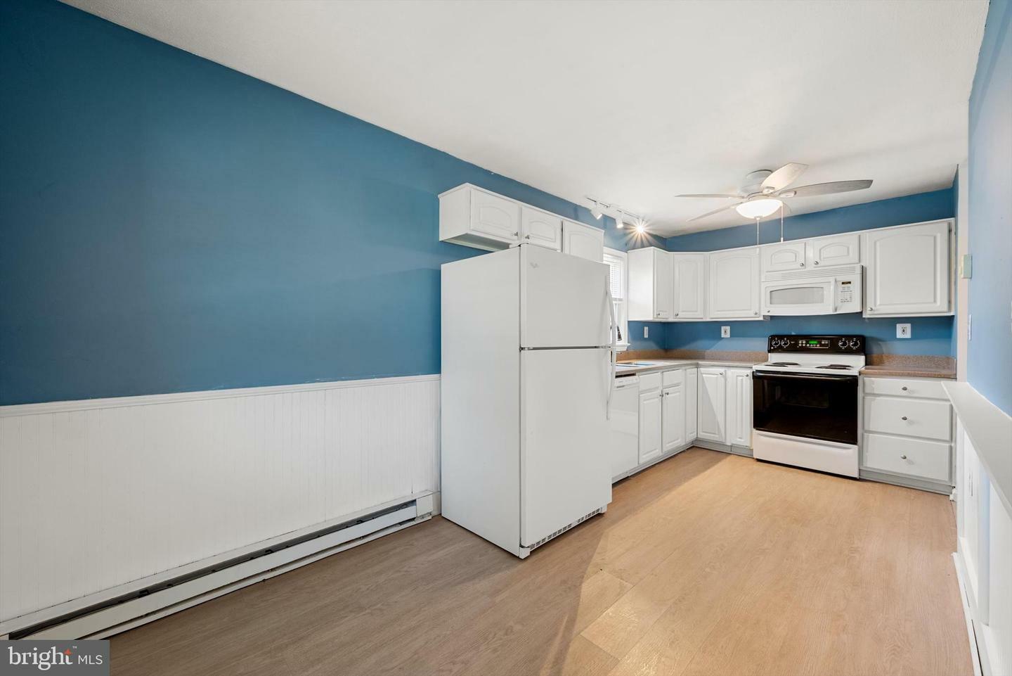 Property Photo:  211 Catoctin Circle NE  VA 20176 
