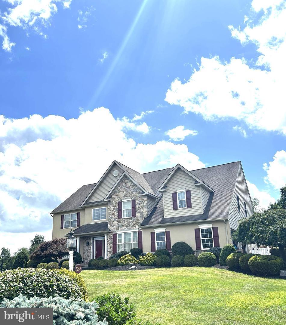 Property Photo: 837 Wynnefield Drive PA 18964