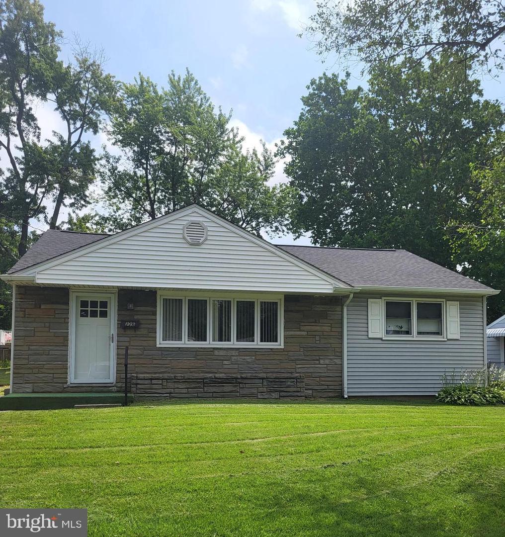 226 Adams Avenue  Barrington NJ 08007 photo