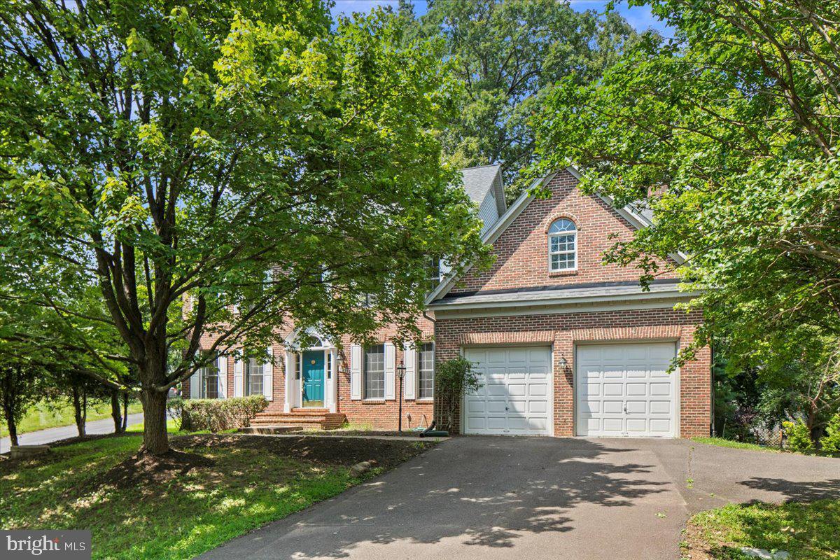 Property Photo: 11408 Green Moor Lane VA 22124