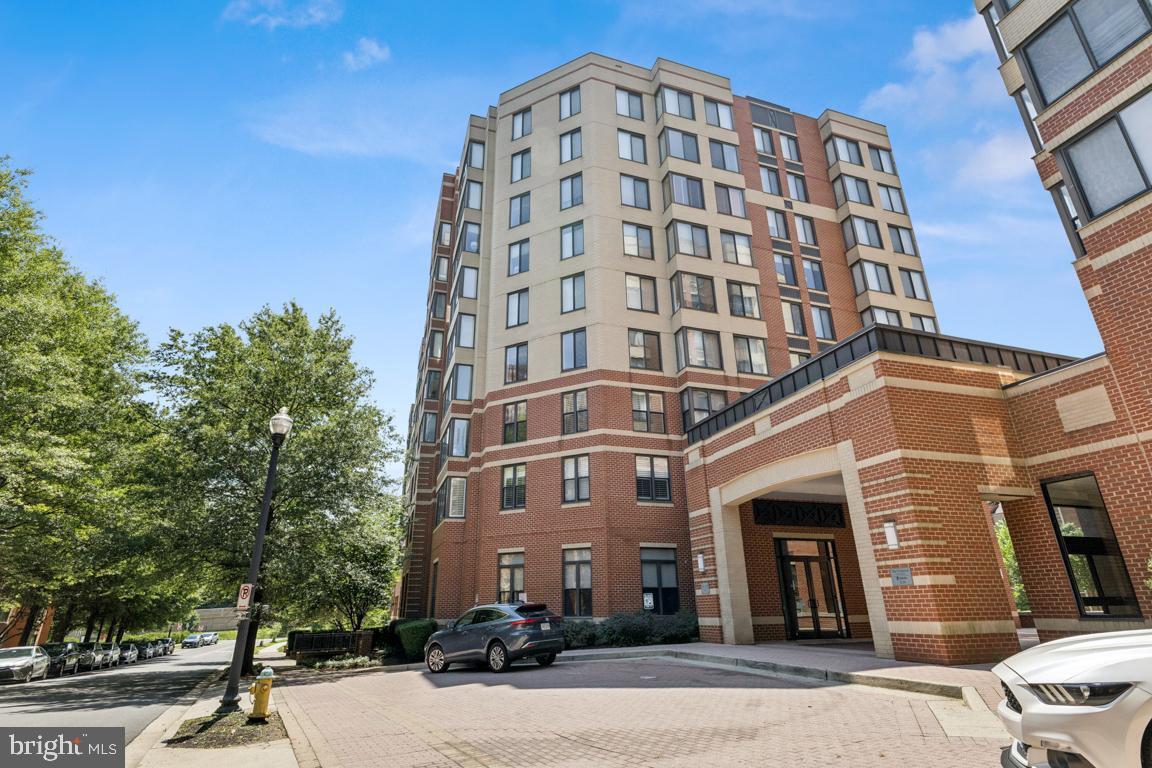 Property Photo: 2220 Fairfax Drive 309 VA 22201