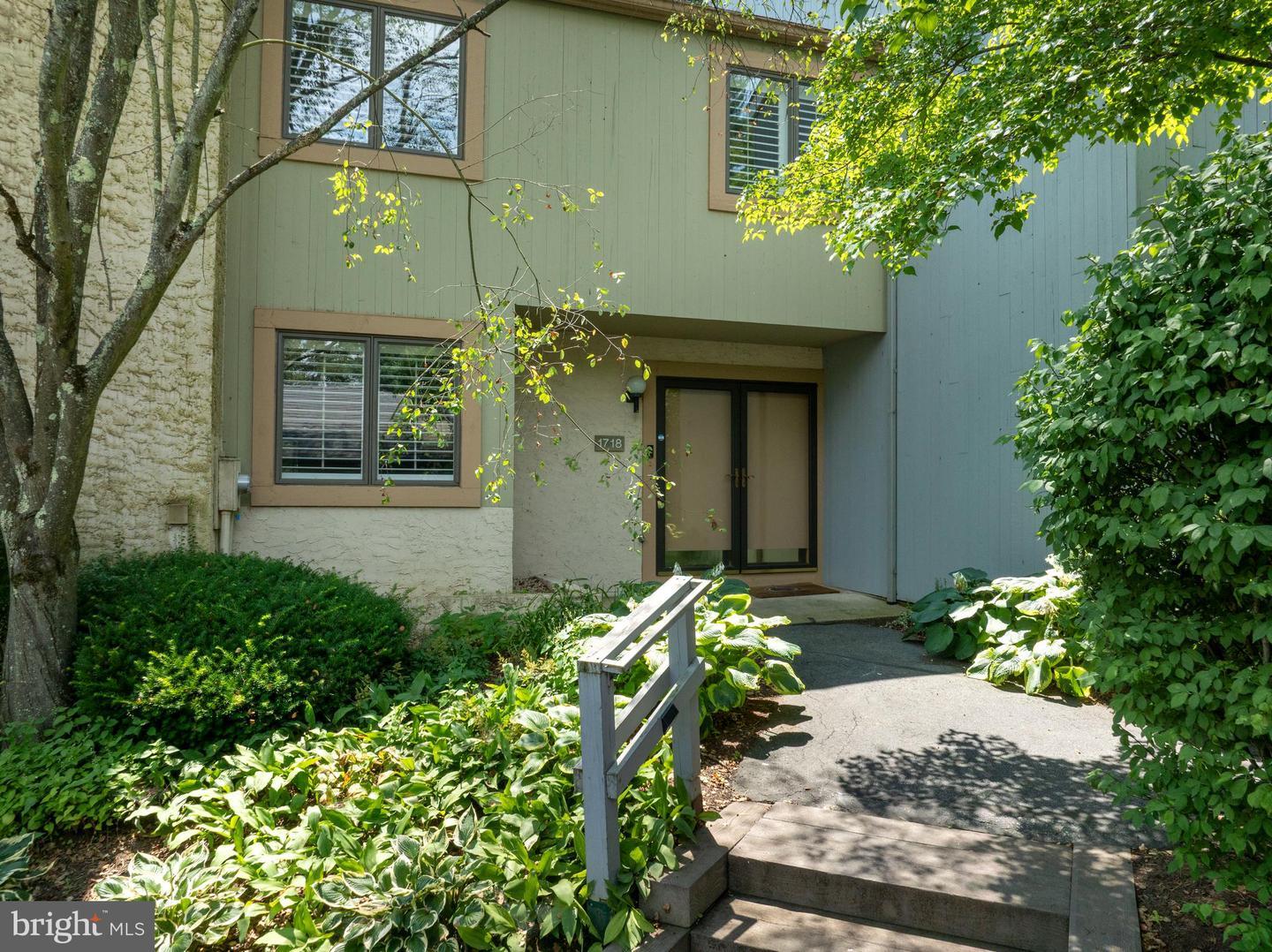 Property Photo: 1718 Woodledge Circle PA 16803
