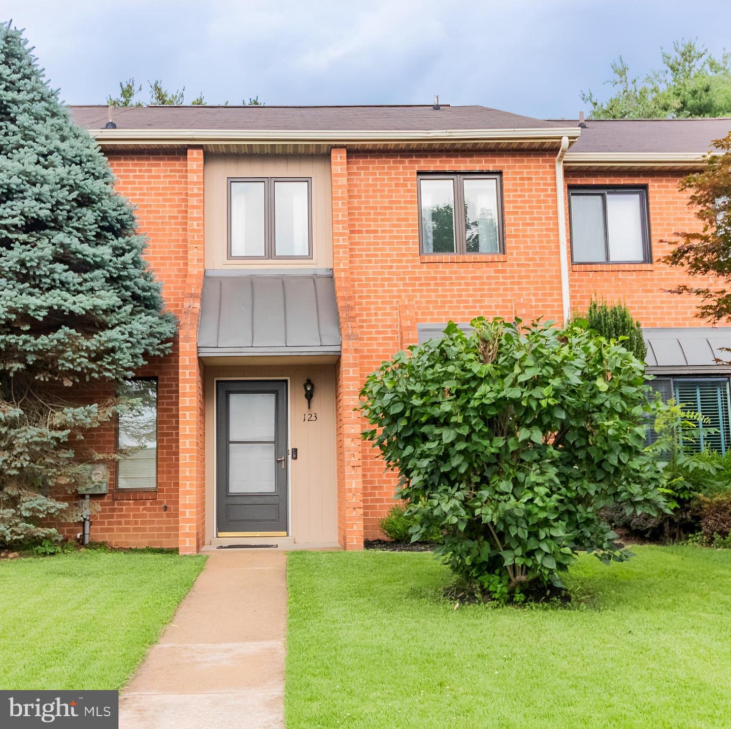 Property Photo:  123 Caernarvon Court  PA 19341 