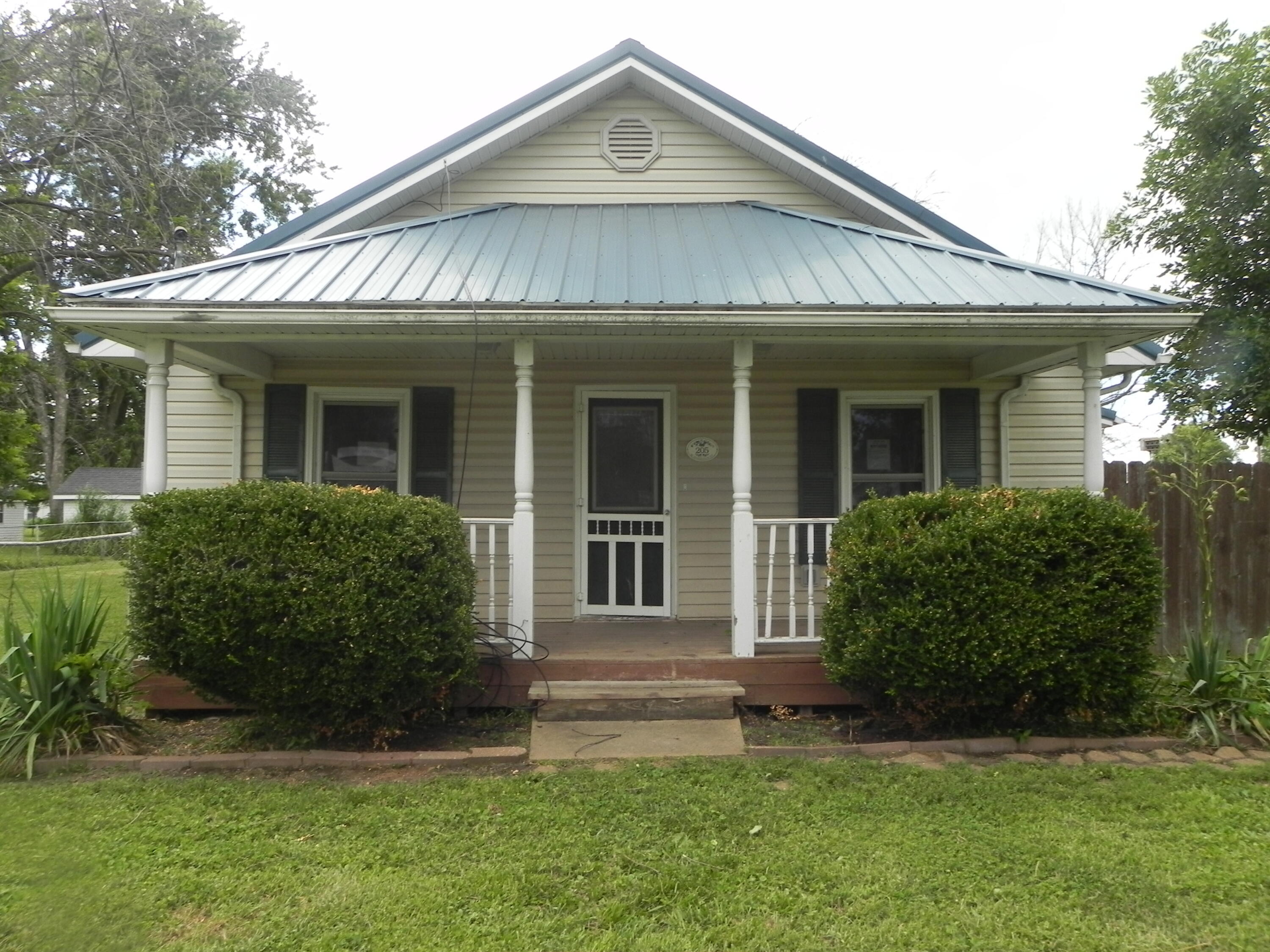 Property Photo:  205 W Harrison St  MO 63345 