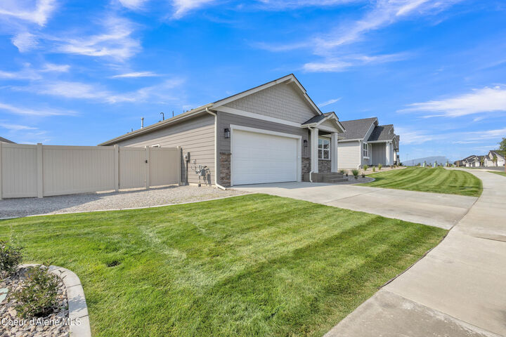 Property Photo:  6655 N Coeur Terre Blvd  ID 83815 