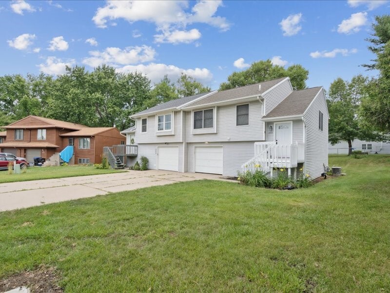 Property Photo: 2007 South Ridge Dr IA 52241