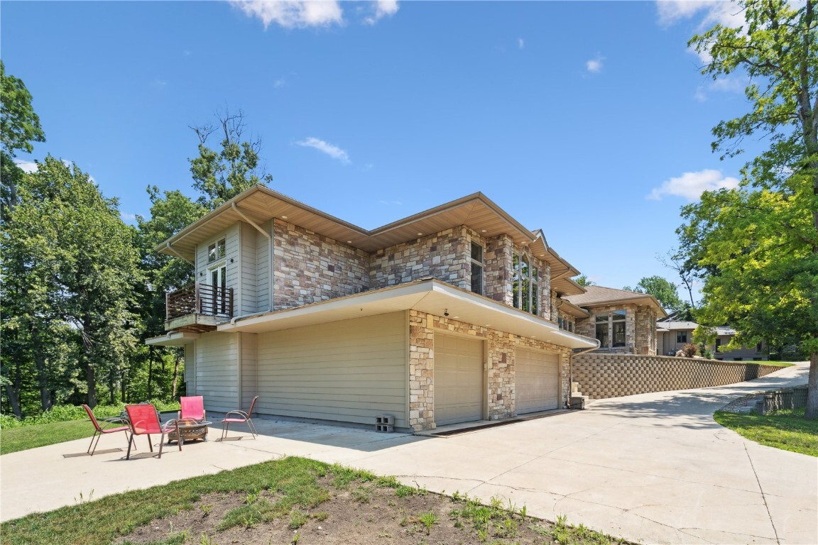 Property Photo: 3140 Carroll Drive SE IA 52403