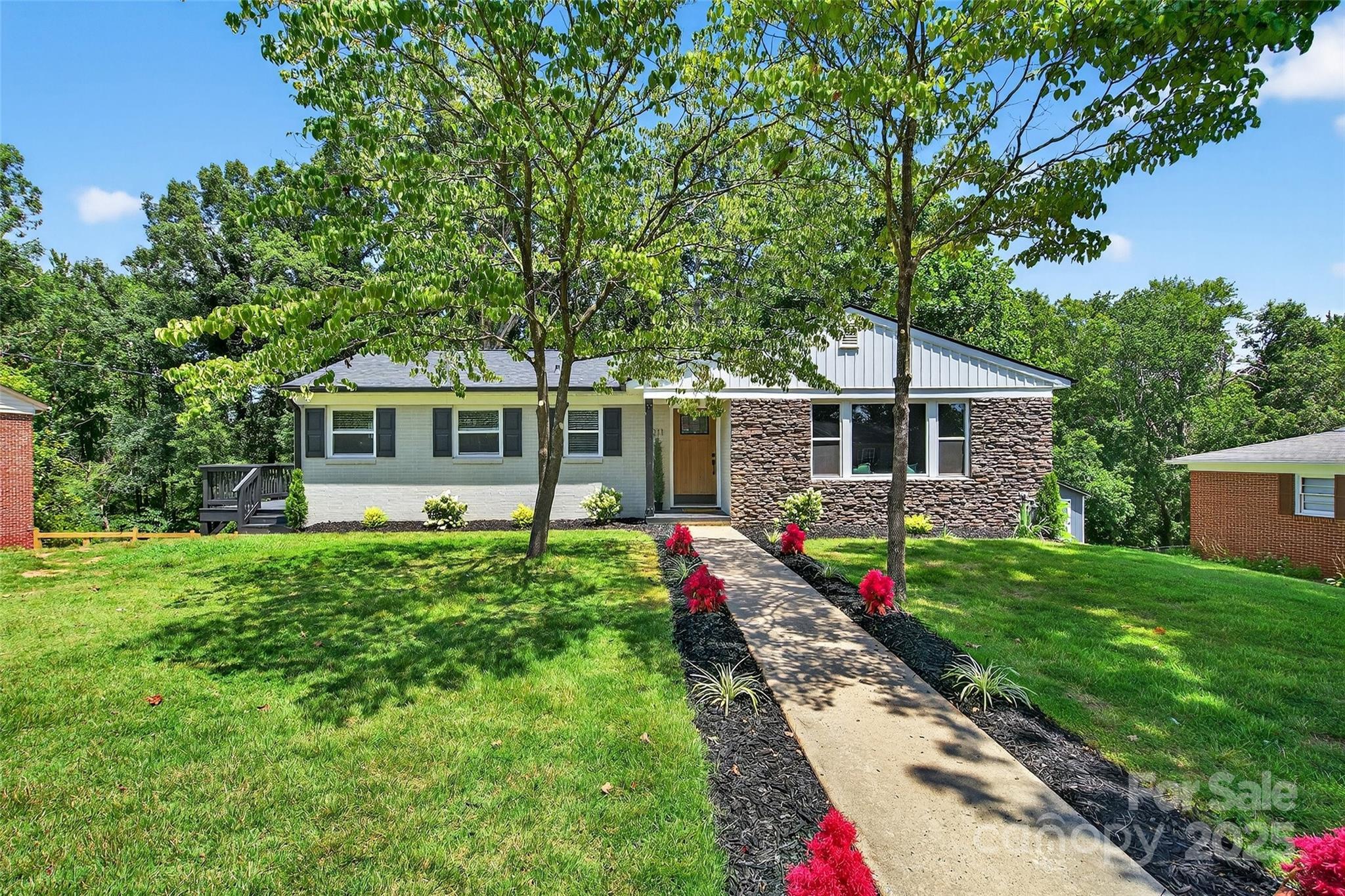 Property Photo: 211 Hilltop Street NC 28655
