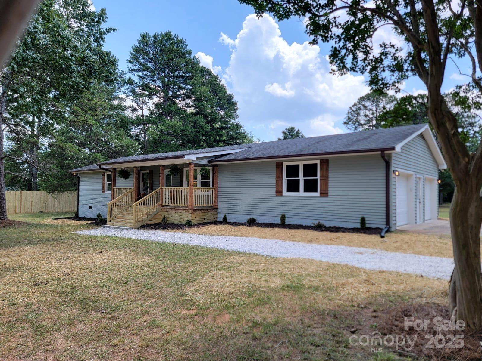 Property Photo: 175 Pebble Drive NC 28147