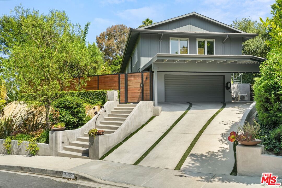 Property Photo:  7712 Chandelle Pl  CA 90046 