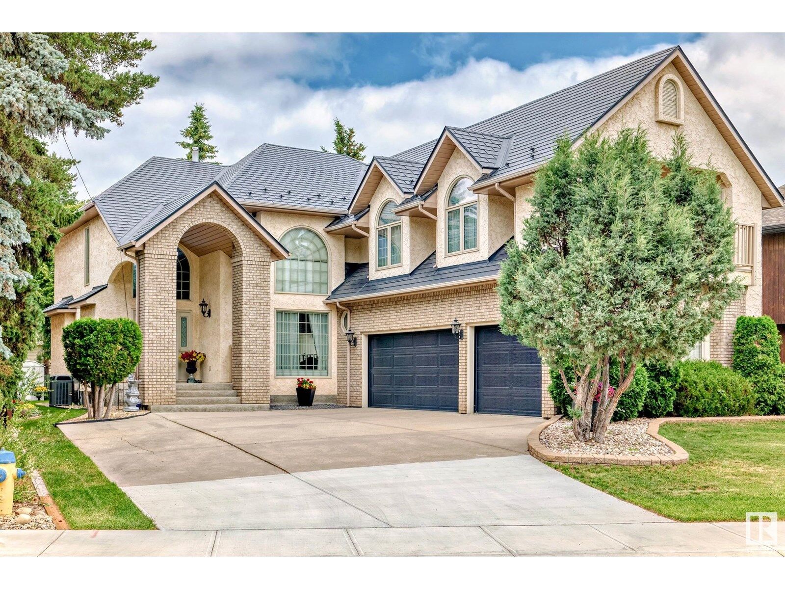 Property Photo:  17416 53 Av NW  AB T6M 1C4 