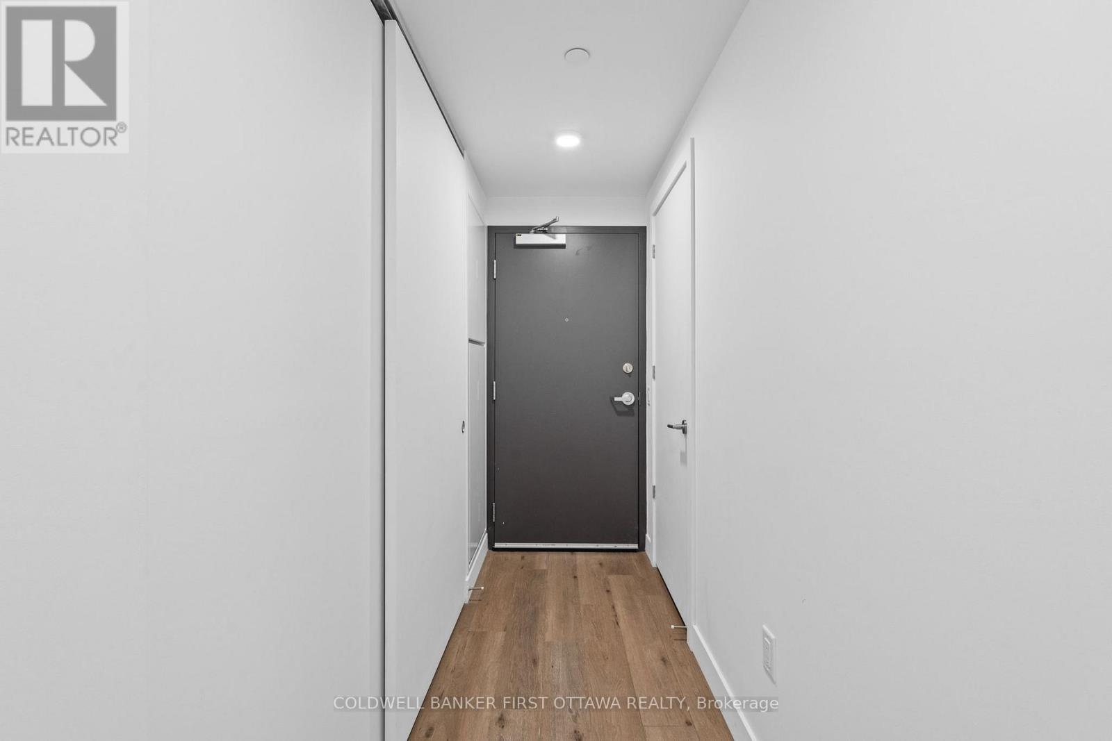 Property Photo: 10 James Street 506 ON K2P 1Y5