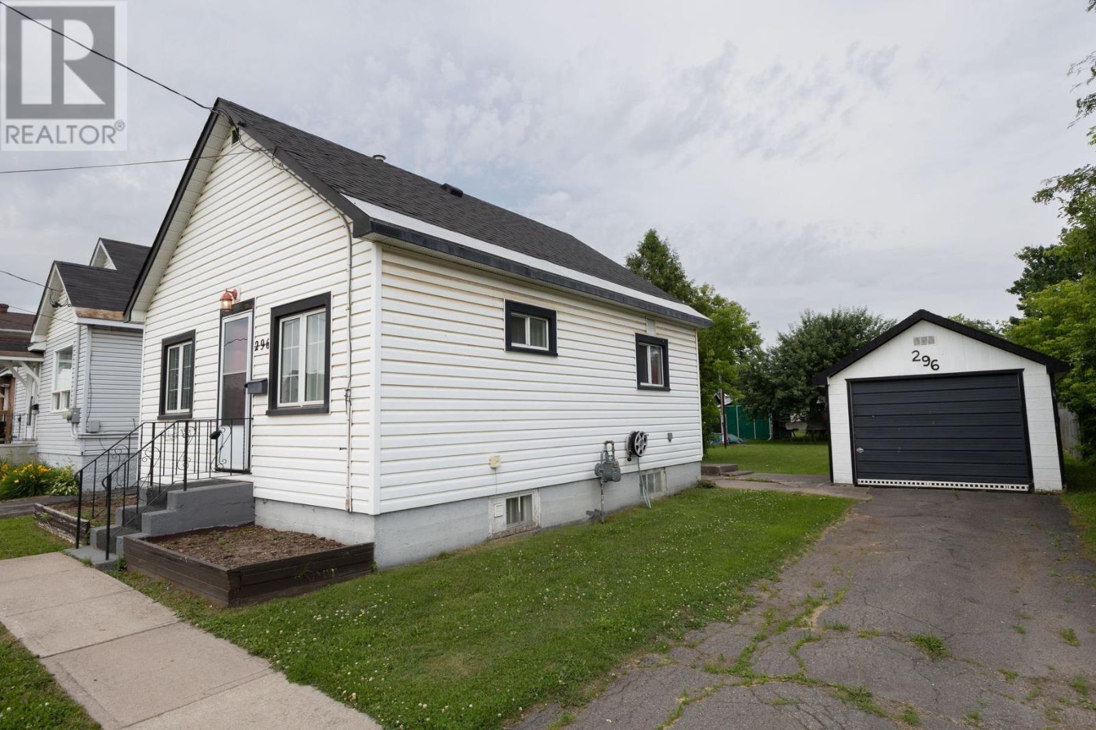 Property Photo: 296 Maretta St ON P6C 4A7